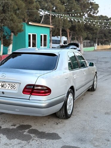 Mercedes E 280-3