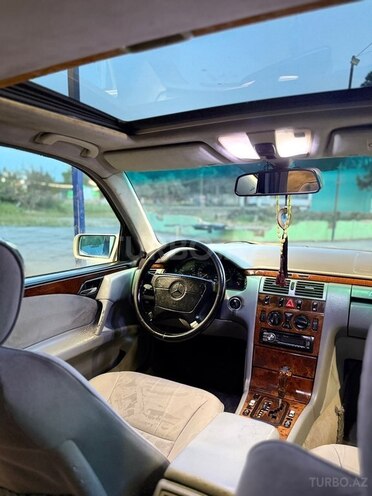 Mercedes E 280-12