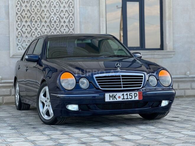 Mercedes E 220-1