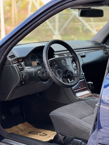 Mercedes E 220-3