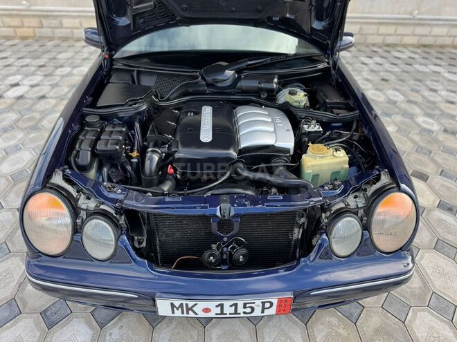 Mercedes E 220-13