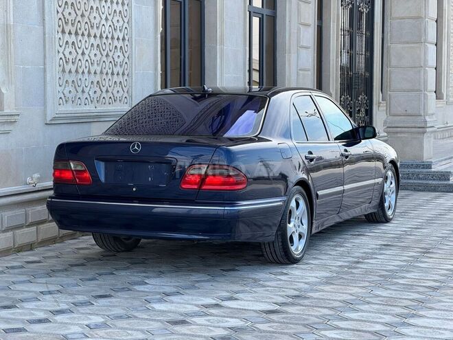 Mercedes E 220-10