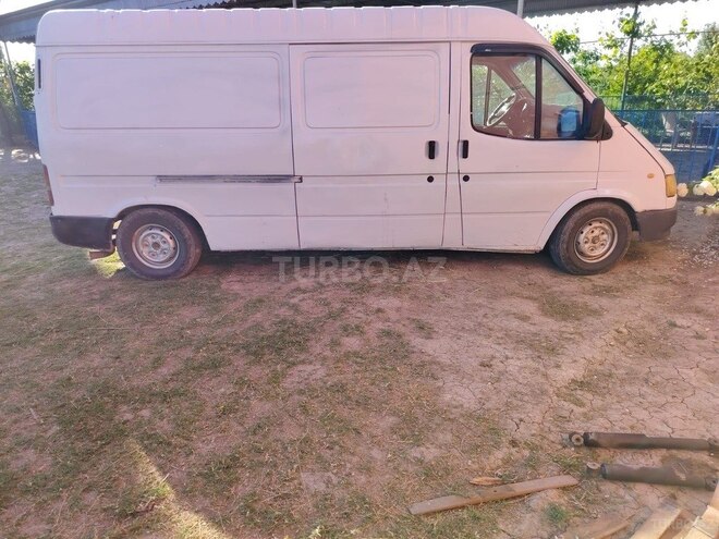 Ford Transit-5