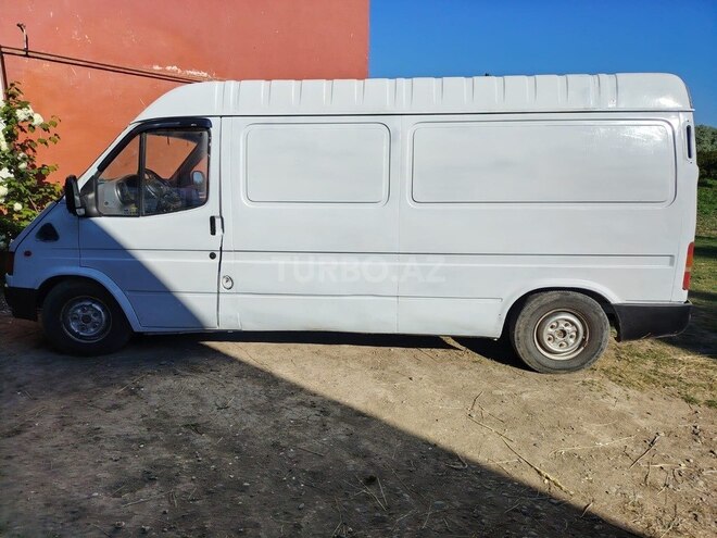 Ford Transit-6