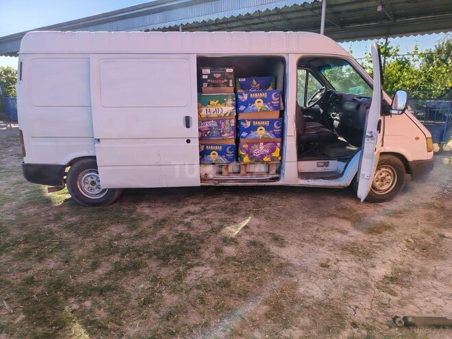 Ford Transit-4