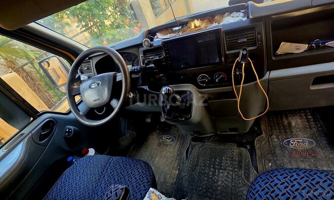 Ford Transit-3