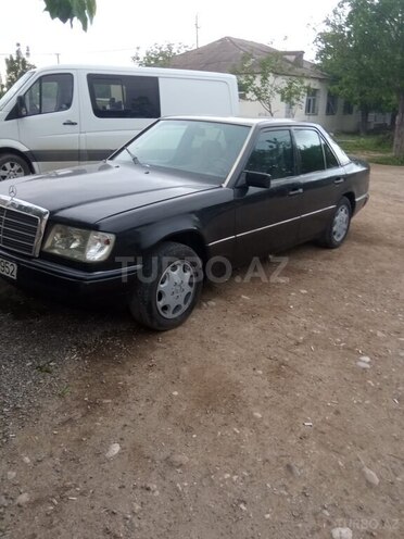 Mercedes 200 D-2