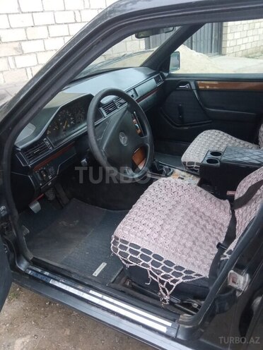 Mercedes 200 D-6