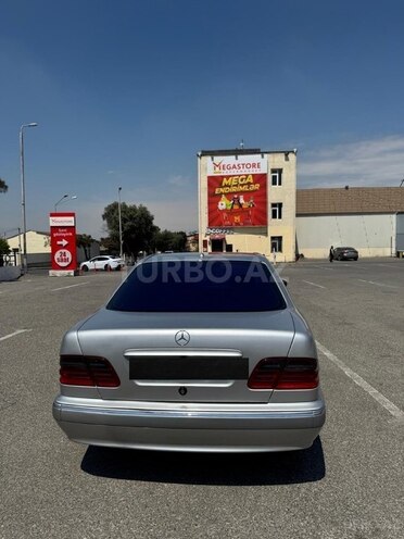 Mercedes E 270-2