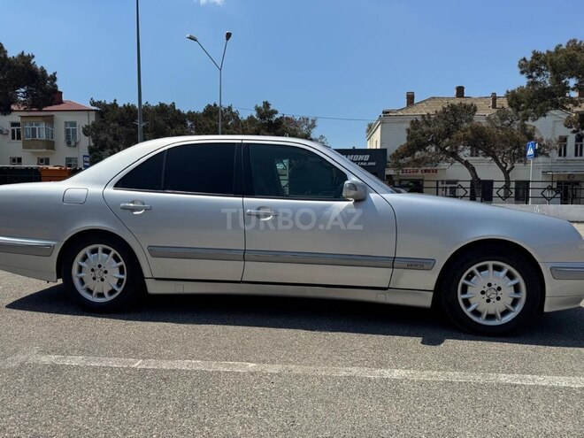 Mercedes E 270-4