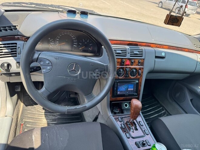 Mercedes E 270-6
