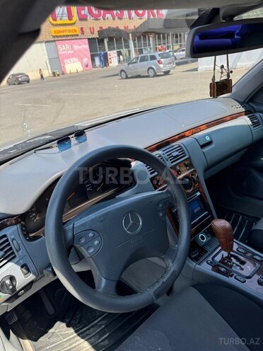 Mercedes E 270-8