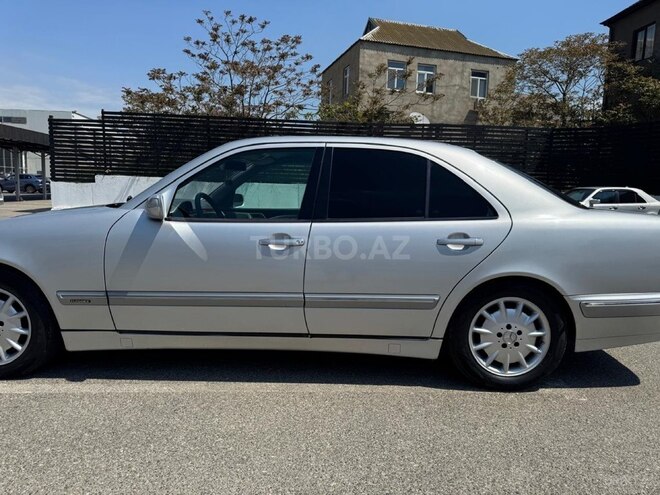 Mercedes E 270-5