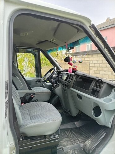 Ford Transit-5