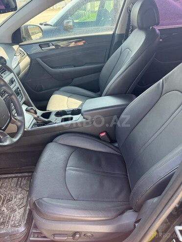 Hyundai Sonata-14