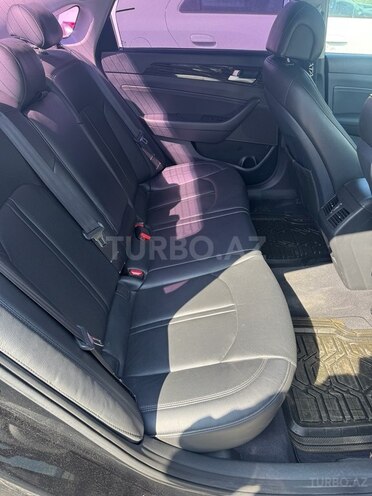 Hyundai Sonata-16