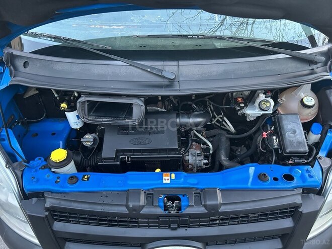 Ford Transit-12