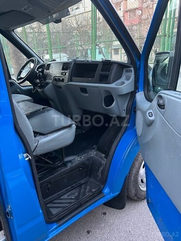 Ford Transit-11