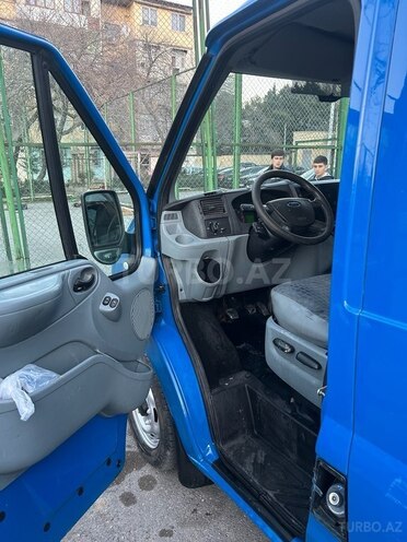 Ford Transit-10