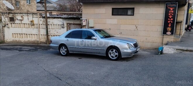 Mercedes E 220-5
