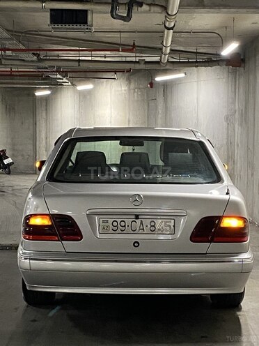 Mercedes E 220-3