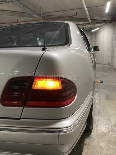 Mercedes E 220-4