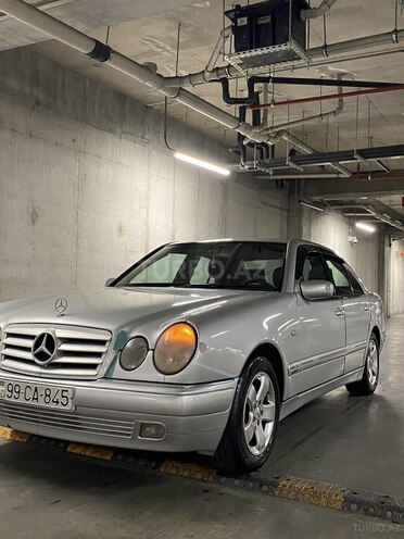 Mercedes E 220-2