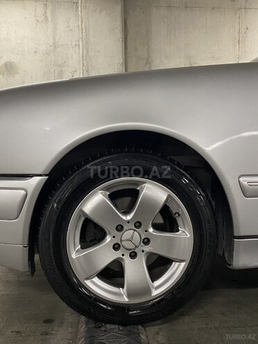 Mercedes E 220-10