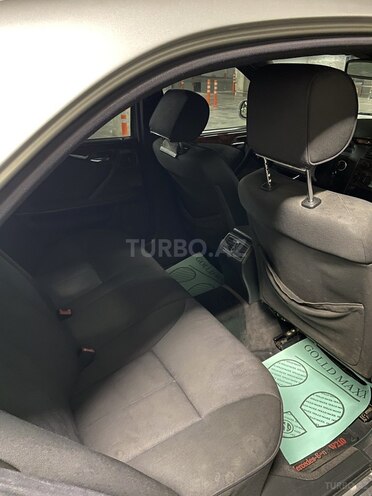 Mercedes E 220-9