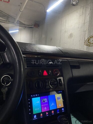 Mercedes E 220-12