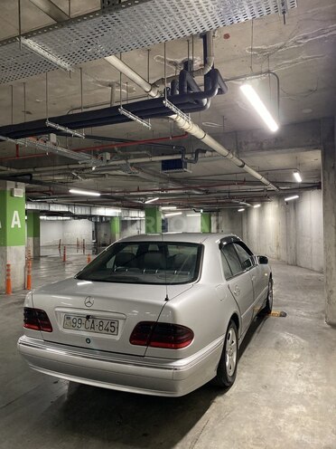 Mercedes E 220-5