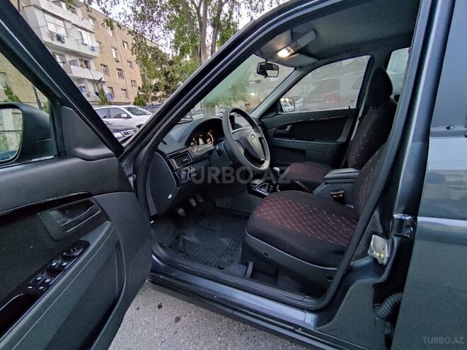 LADA (VAZ) Priora-12
