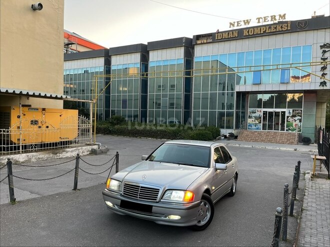 Mercedes C 200-1