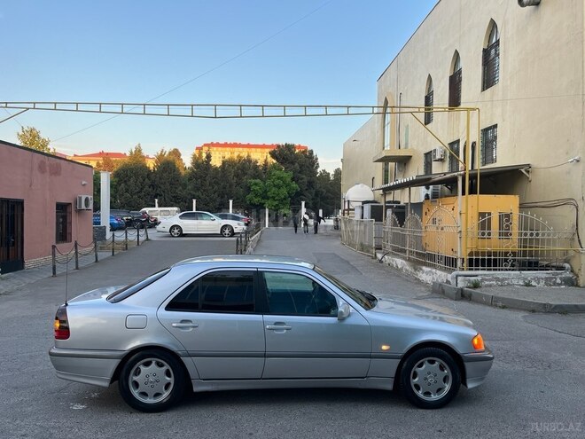 Mercedes C 200-11
