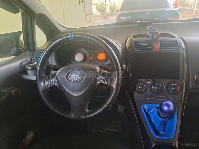 Toyota Auris-7