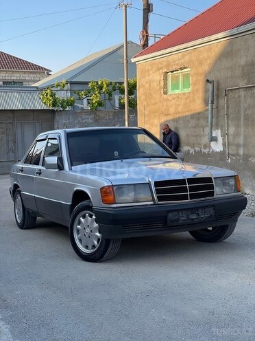 Mercedes 190-1