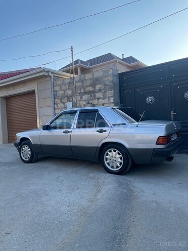 Mercedes 190-5