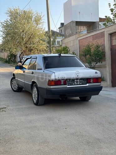 Mercedes 190-4