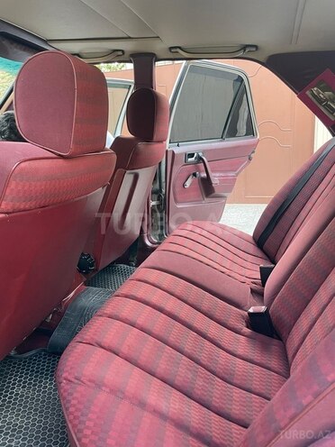 Mercedes 190-12