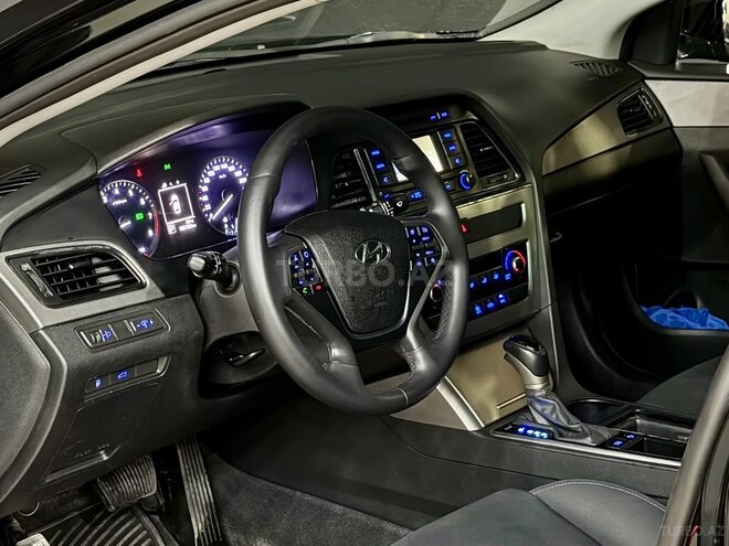 Hyundai Sonata-15
