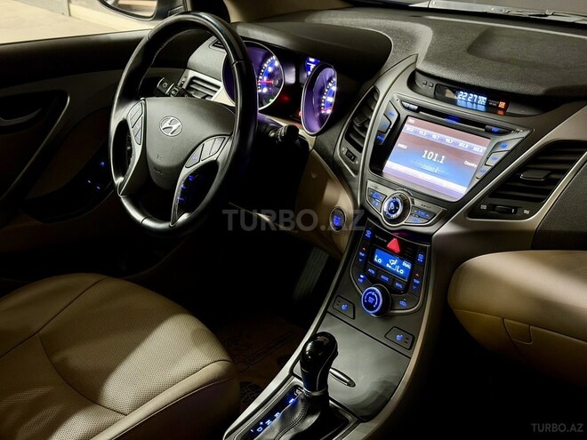 Hyundai Elantra-14