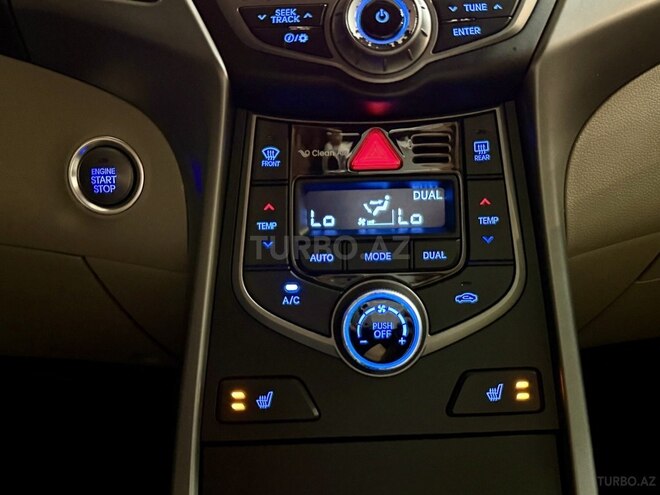 Hyundai Elantra-12