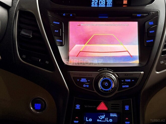Hyundai Elantra-11