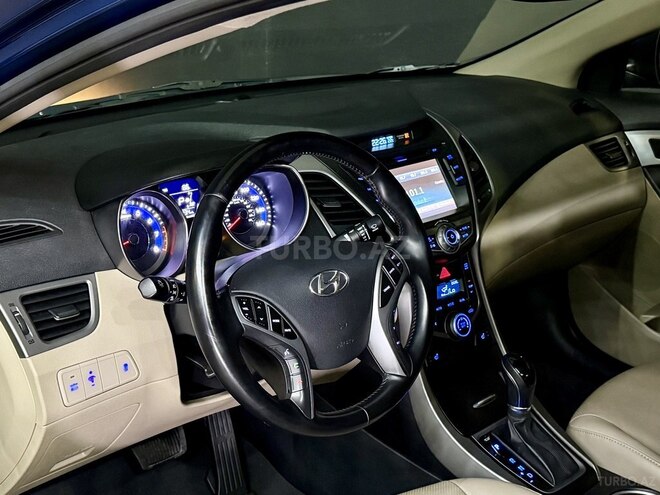 Hyundai Elantra-13