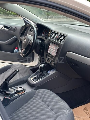 Volkswagen Jetta-7