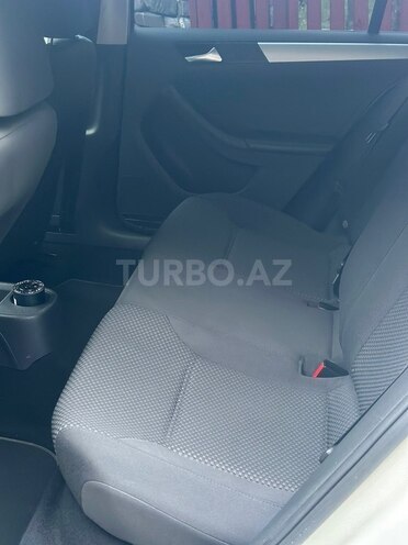 Volkswagen Jetta-9