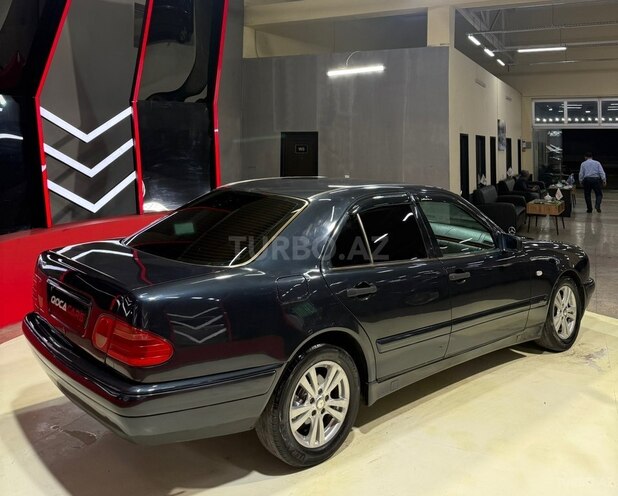 Mercedes E 200-8