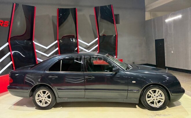 Mercedes E 200-5
