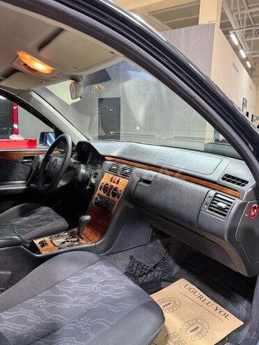 Mercedes E 200-12