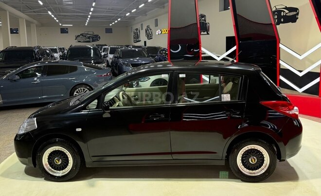 Nissan Tiida-5